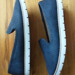 White mountain blue slip ons